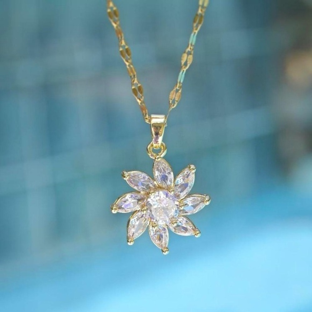 White Crystal Flower Pendant Necklace